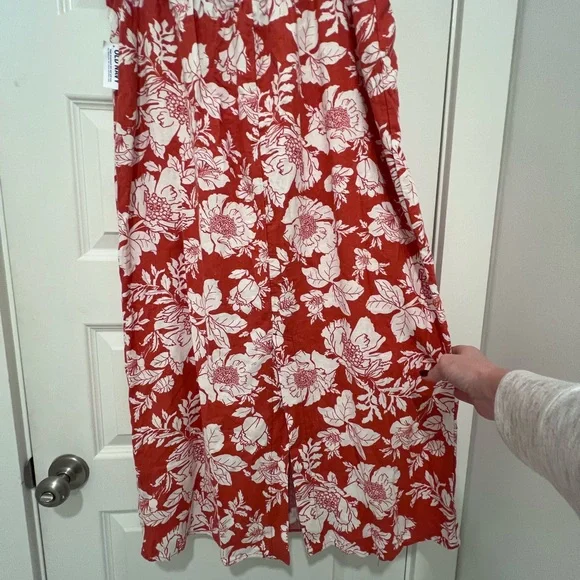 Chic Red Skirt with White Leaf Design - Picture 4 of 5